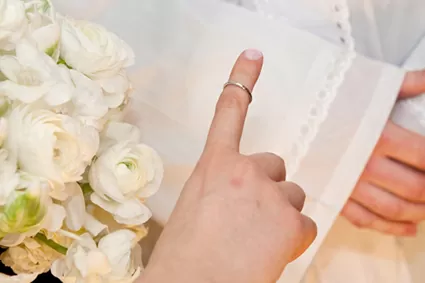 انگشت ازدواج و نشان 